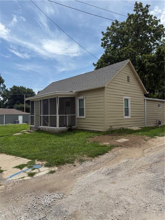 415 S 20th St, Lexington, MO 64067