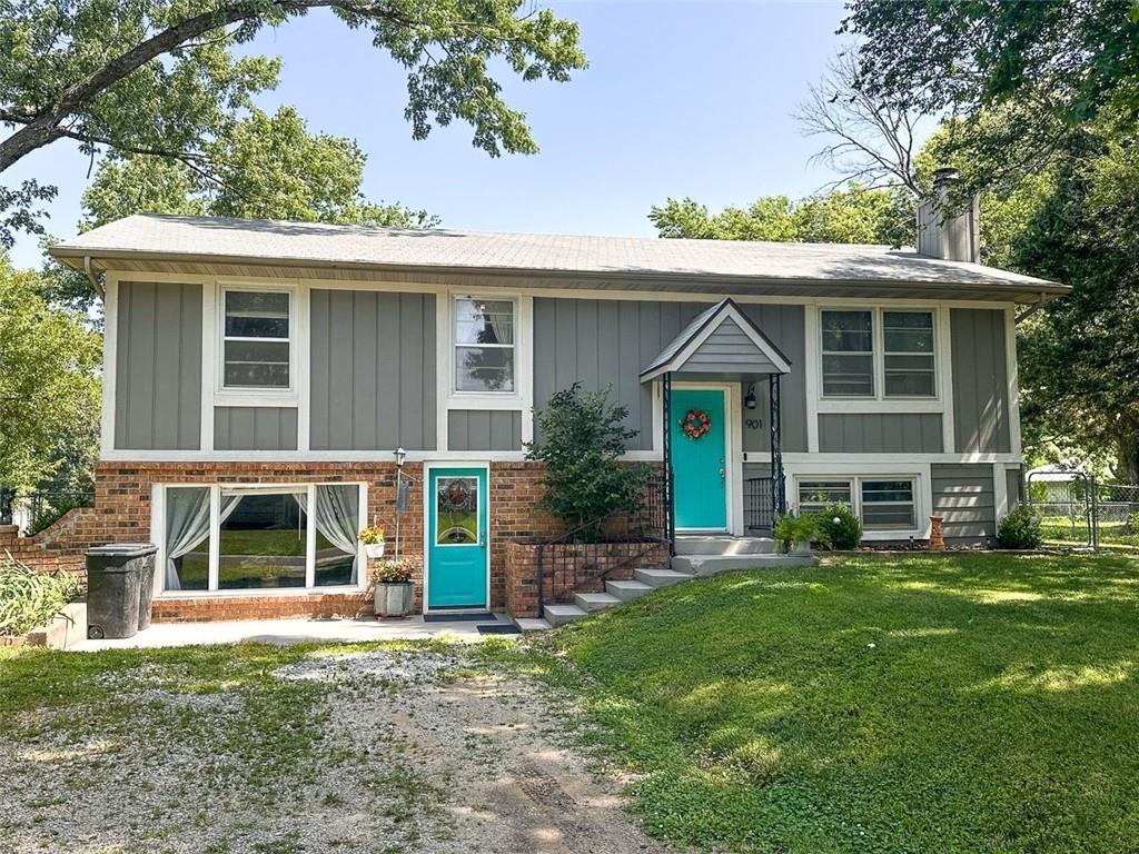 901 E Willow St, Clinton, MO 64735