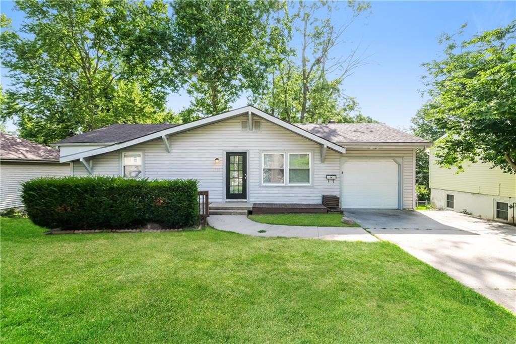 6303 N Bellefontaine Ave, Gladstone, MO 64119