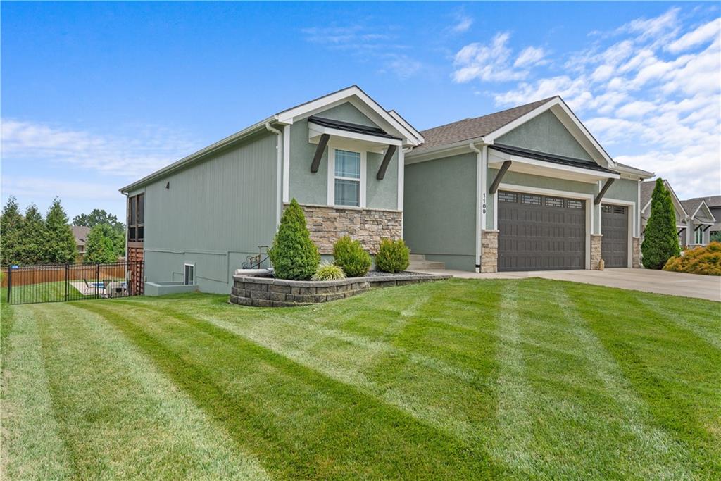 1109 SW Brookside Ct, Lee's Summit, MO 64064
