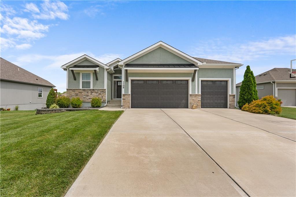 1109 SW Brookside Ct, Lee's Summit, MO 64064