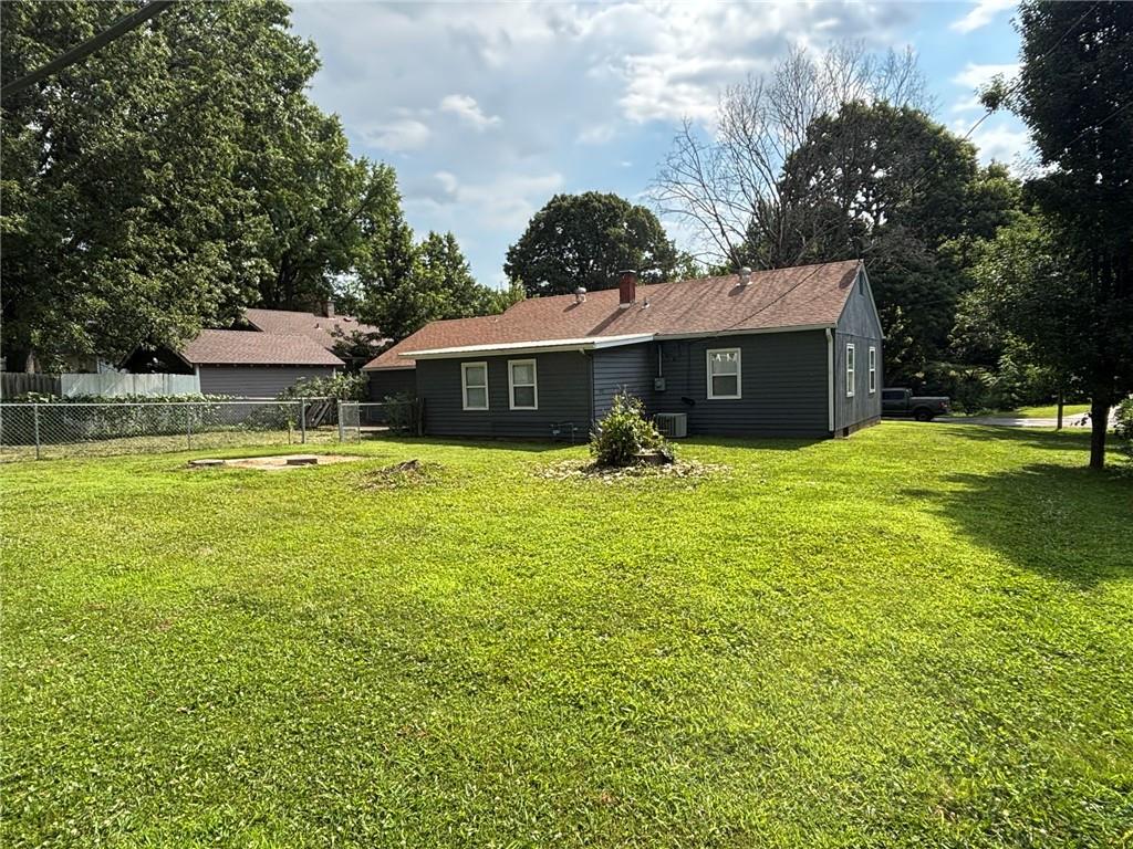 307 Phelps St, Windsor, MO 65360