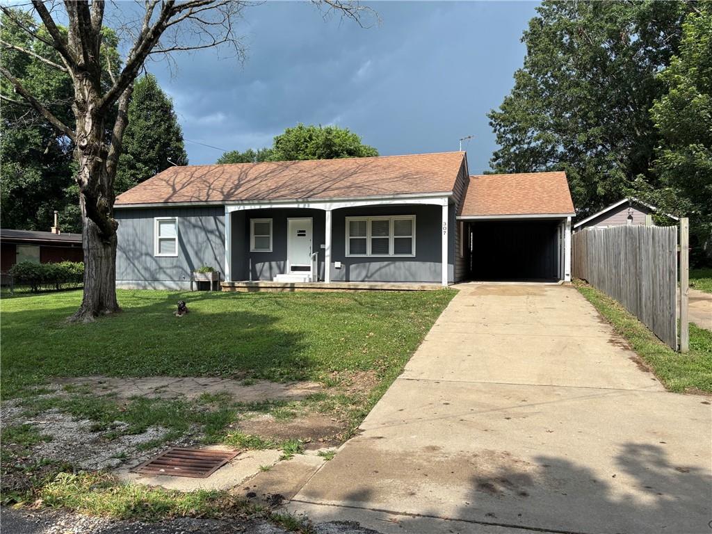 307 Phelps St, Windsor, MO 65360