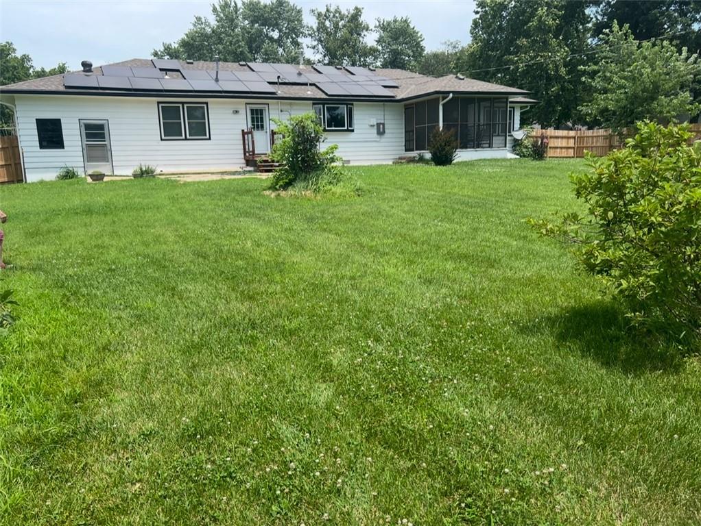 905 E Osage St, Paola, KS 66071
