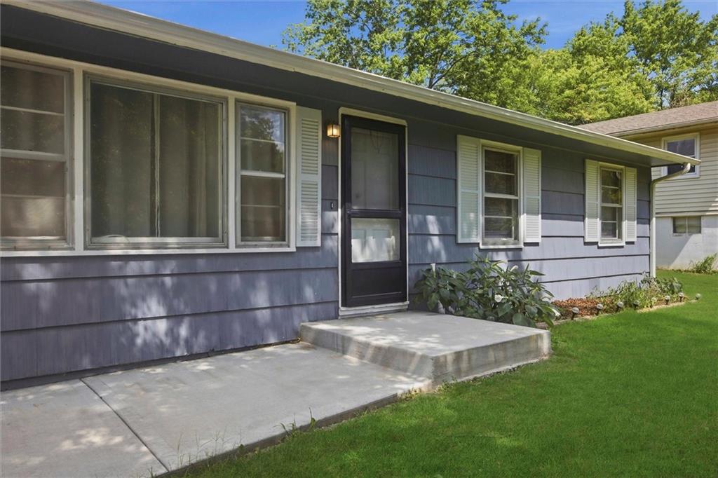 2500 Hillside Dr, Harrisonville, MO 64701