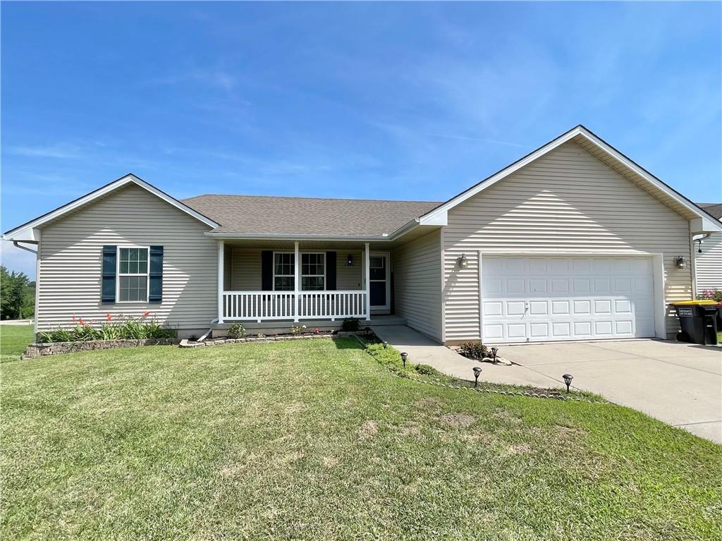 2224 W Ivory Cir, Excelsior Springs, MO 64024