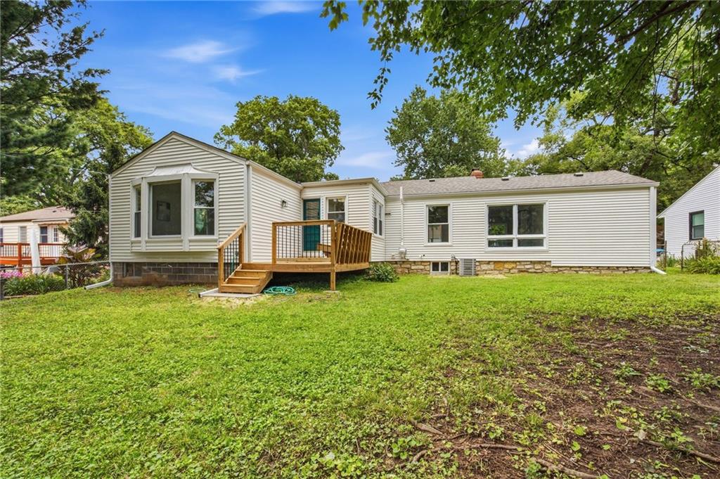 4121 W 54th St, Roeland Park, KS 66205