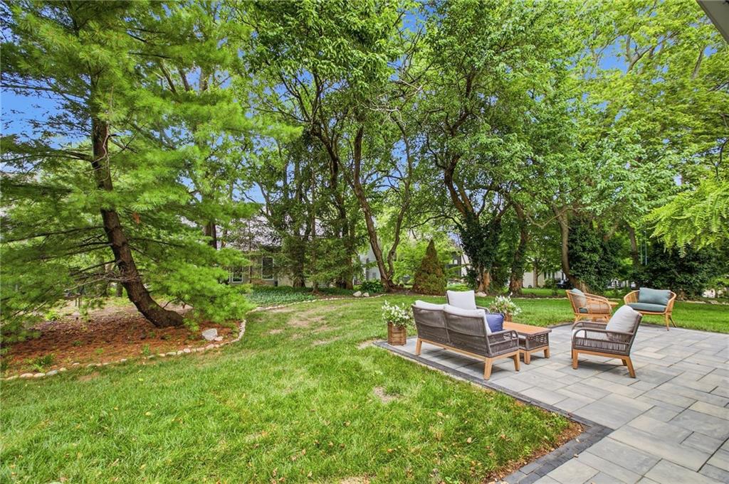 20305 W 98th St, Lenexa, KS 66220