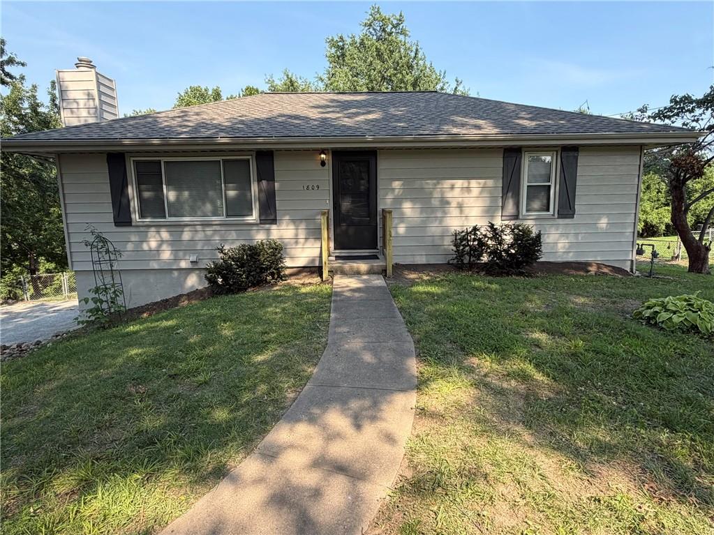 1809 N Jennings Rd, Independence, MO 64058