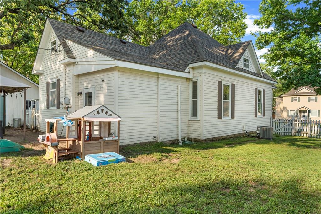 518 S Ash St, Nevada, MO 64772
