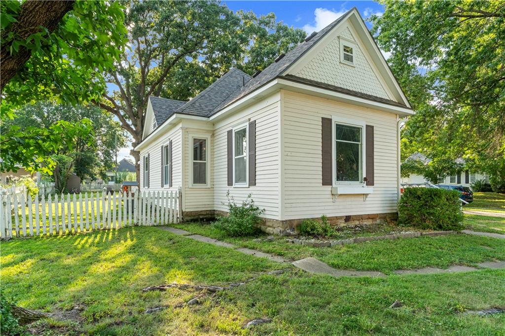 518 S Ash St, Nevada, MO 64772