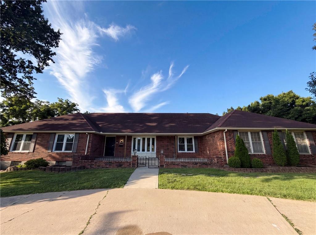 3801 E 73rd St, Kansas City, MO 64132