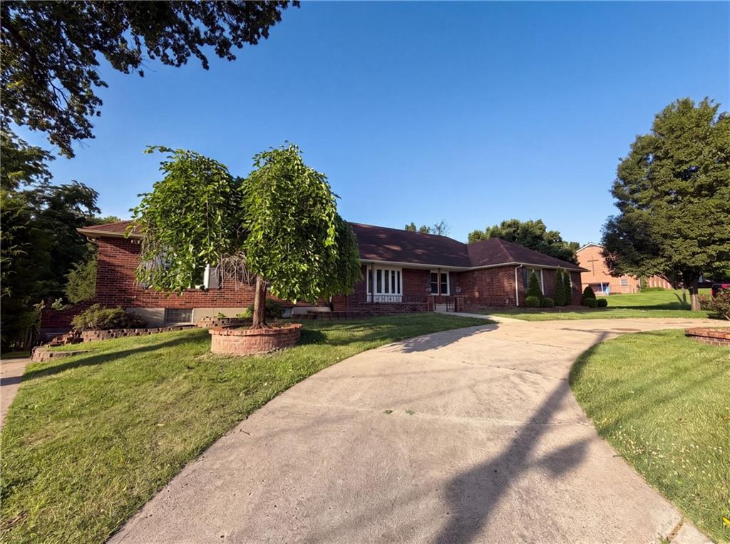 3801 E 73rd St, Kansas City, MO 64132
