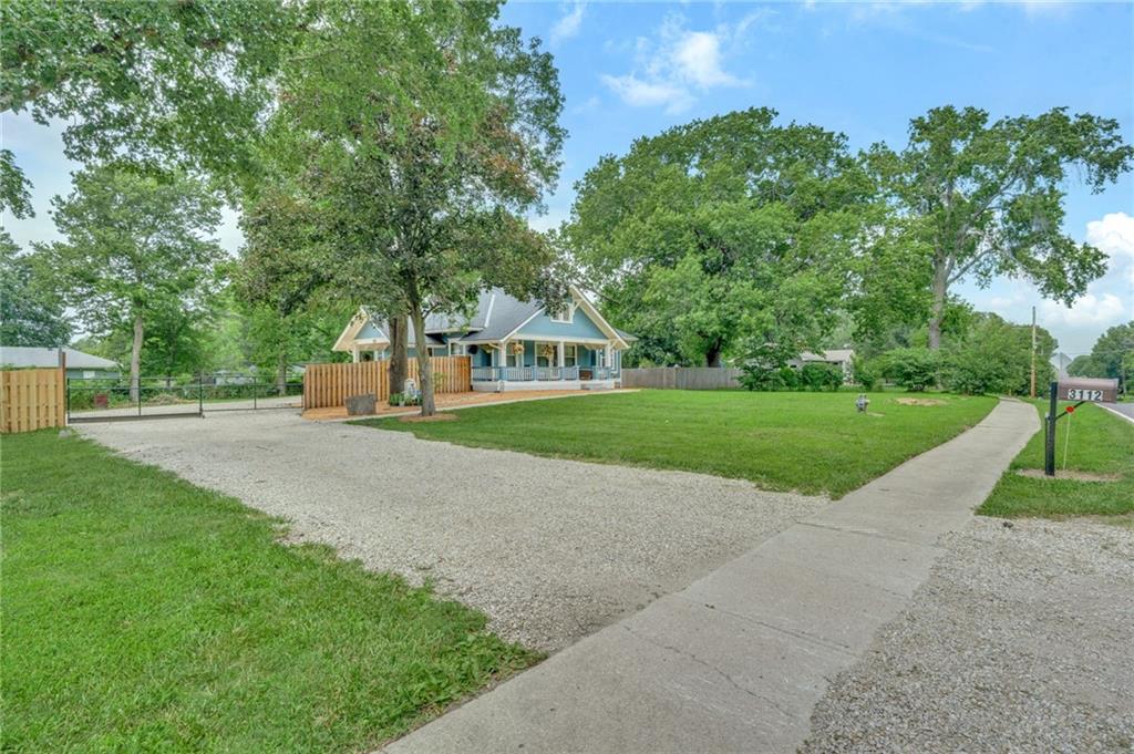 3112 N 155th St, Basehor, KS 66007