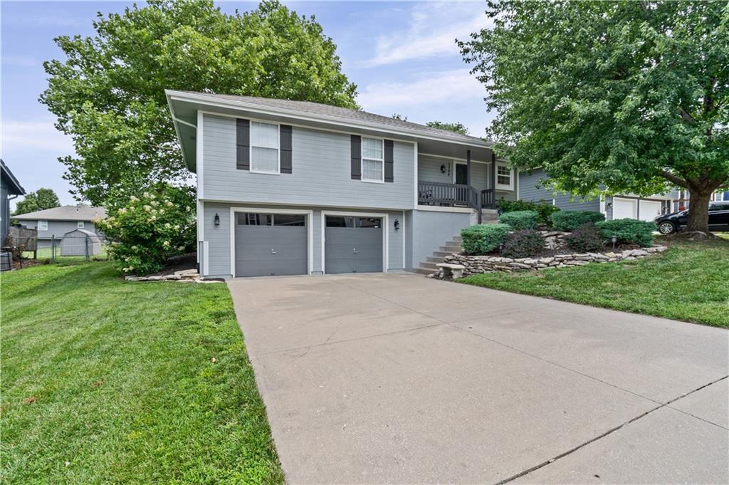 1704 W Christi Ln, Raymore, MO 64083