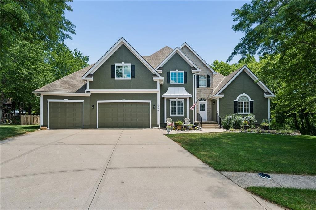 2400 SW Winteroak Ct, Lee's Summit, MO 64081