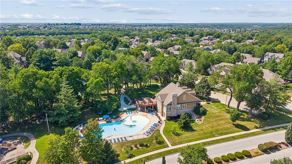 2400 SW Winteroak Ct, Lee's Summit, MO 64081