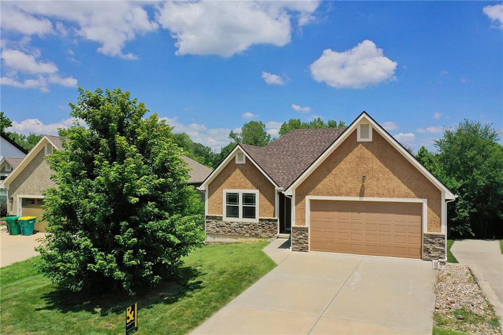 13770 Valleyview Way, Bonner Springs, KS 66012