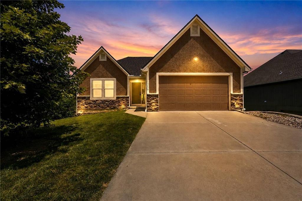 13770 Valleyview Way, Bonner Springs, KS 66012