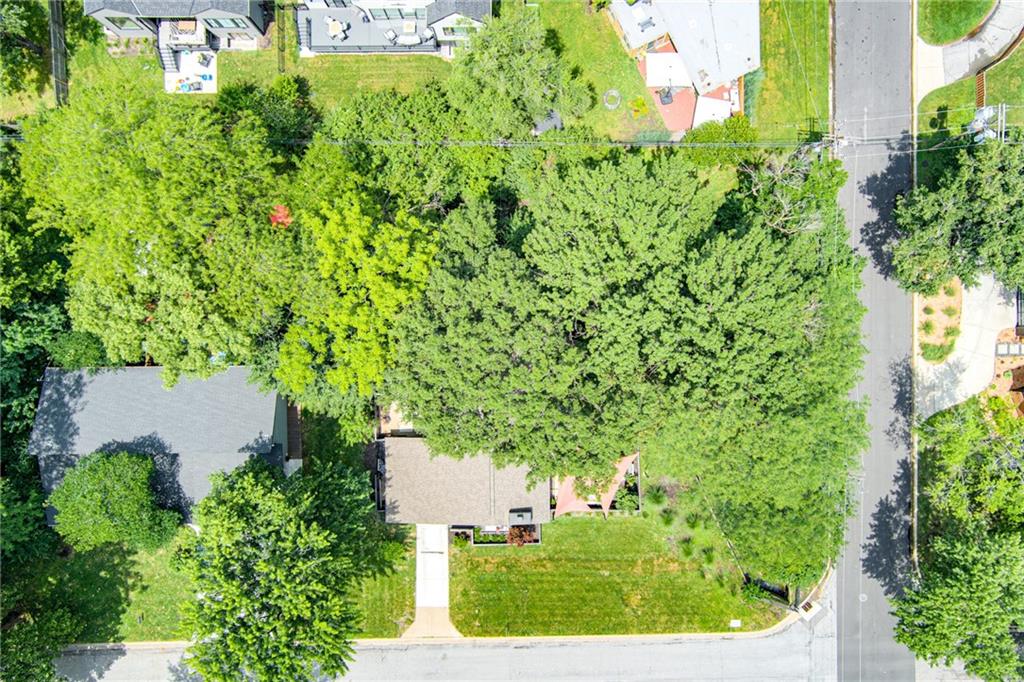2204 W 71 Ter, Prairie Village, KS 66208