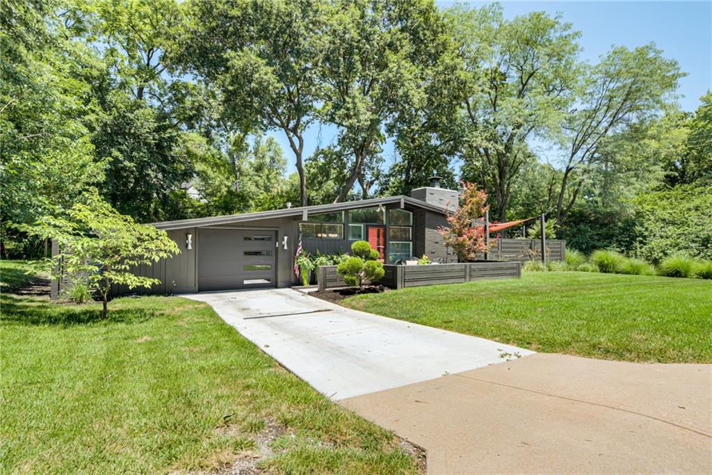 2204 W 71 Ter, Prairie Village, KS 66208
