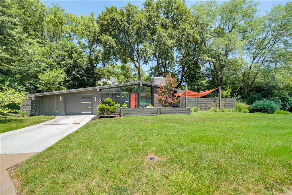 2204 W 71 Ter, Prairie Village, KS 66208