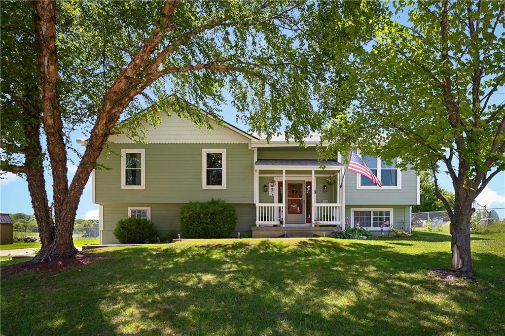 887 Glengera St, Peculiar, MO 64078