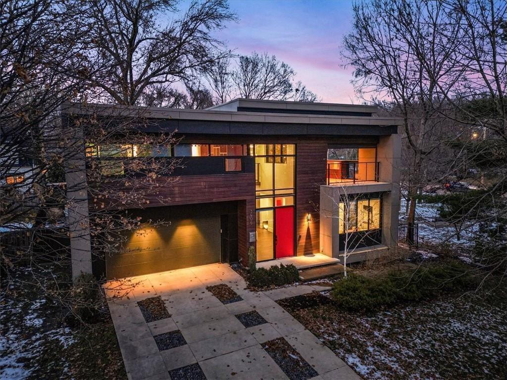 3906 W 69th St, Prairie Village, KS 66208