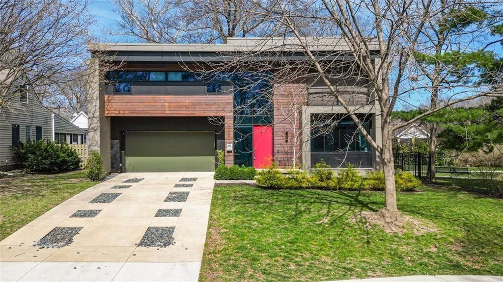 3906 W 69th St, Prairie Village, KS 66208
