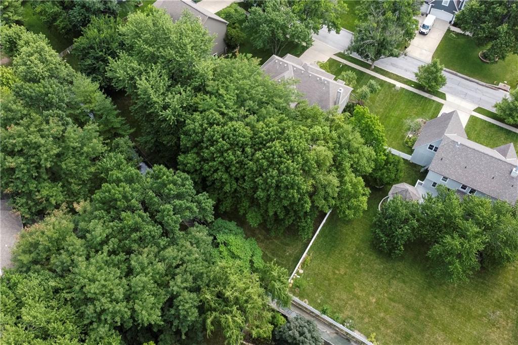 13112 Meadow Ln, Leawood, KS 66209