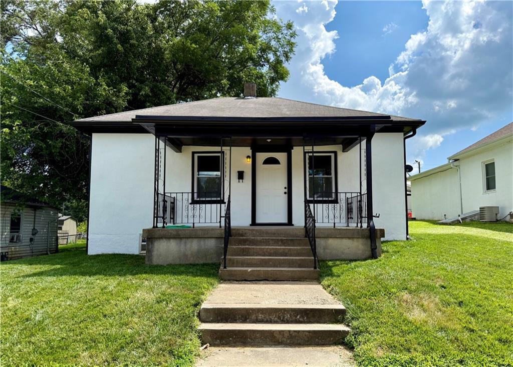 2003 Jefferson St, Lexington, MO 64067