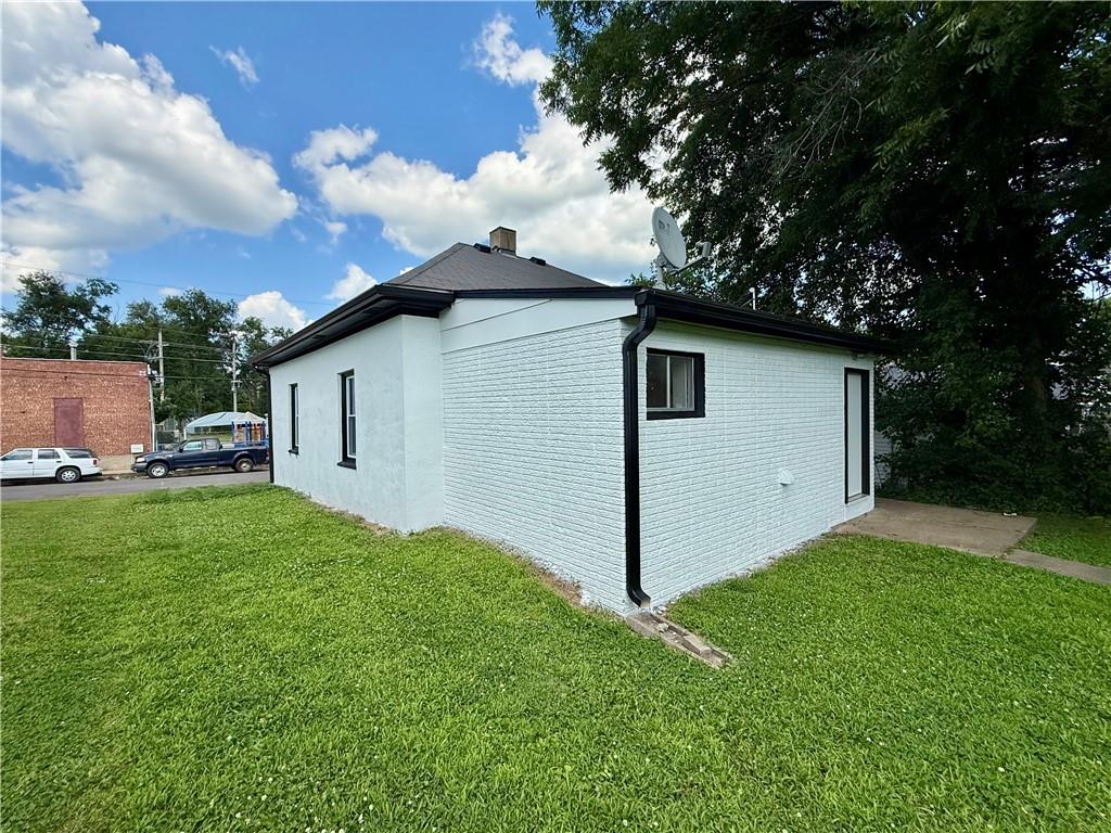 2003 Jefferson St, Lexington, MO 64067