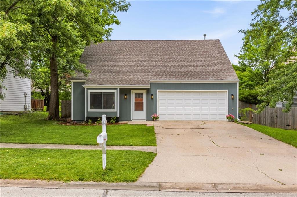 213 Deerfield Ln, Lawrence, KS 66049