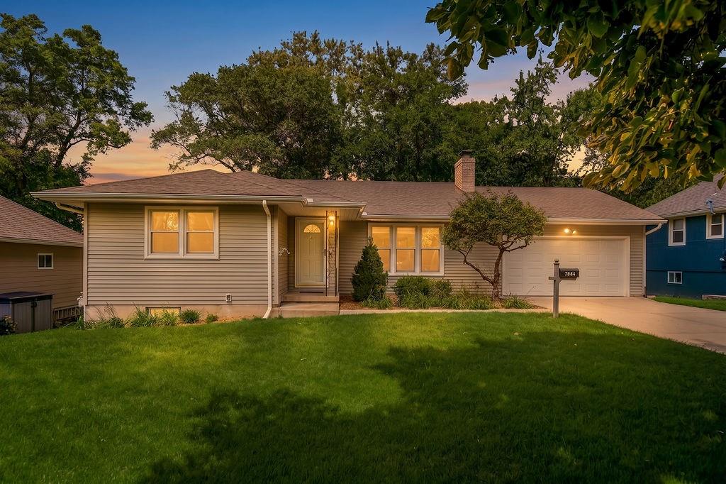 7834 Windsor St, Prairie Village, KS 66208
