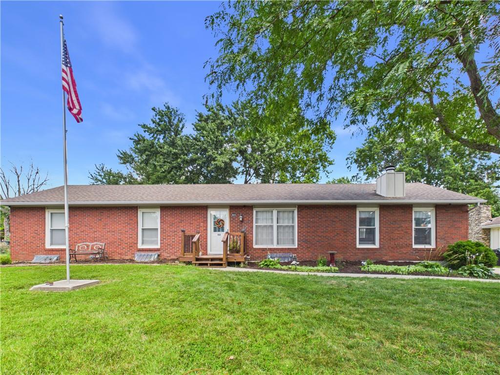 922 Ridge Dr, Warrensburg, MO 64093