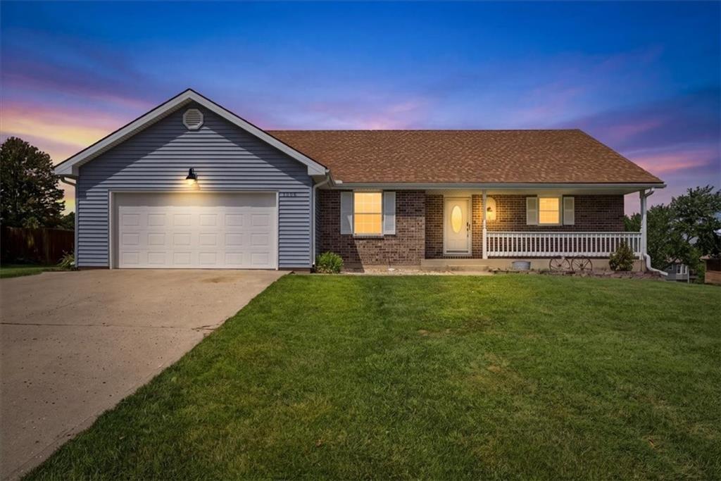 1006 N King Ave, Harrisonville, MO 64701