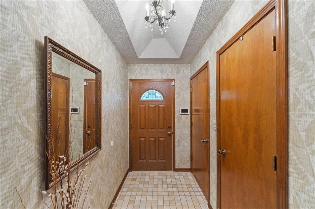 11812 E 76th Ter, Raytown, MO 64138