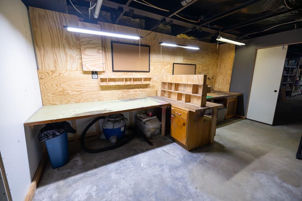 12895 214th St, Linwood, KS 66052