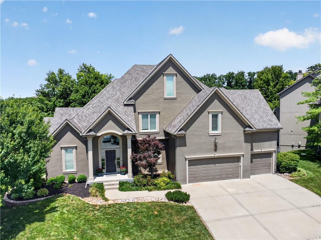 8101 Park View Dr, Parkville, MO 64152