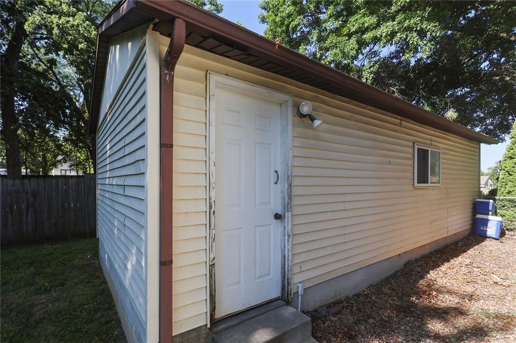 17 Hostetter St, Buckner, MO 64016