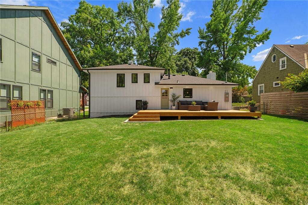 2806 W 48th St, Westwood, KS 66205