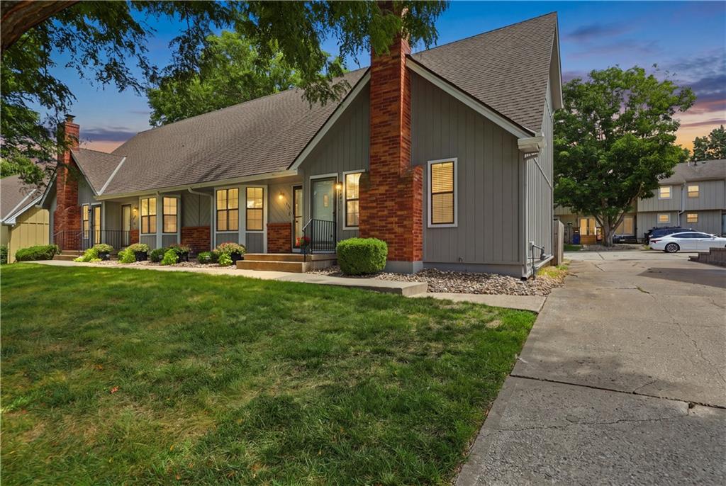 131 SW Donovan Rd, Lee's Summit, MO 64063