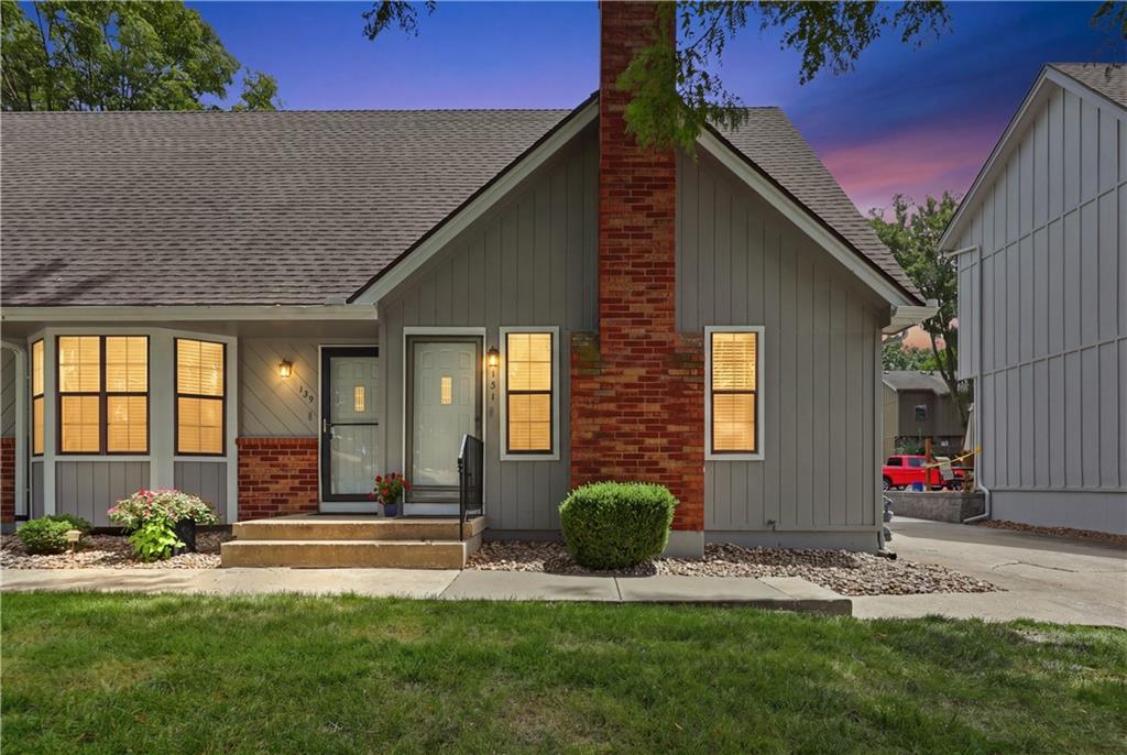 131 SW Donovan Rd, Lee's Summit, MO 64063