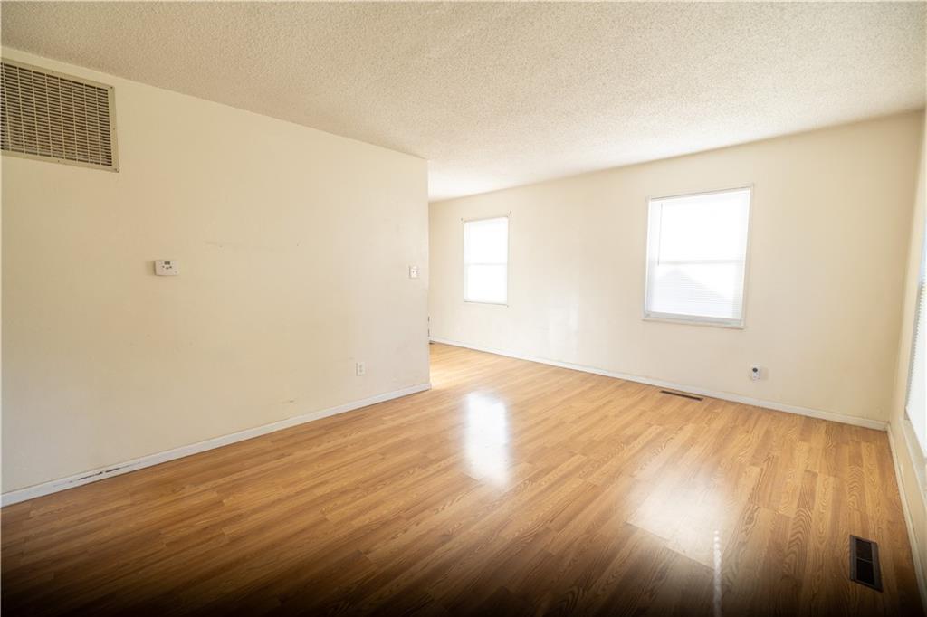 3530 NE 53rd St, Kansas City, MO 64119