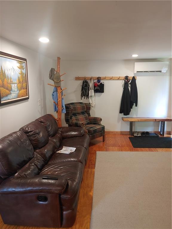 9794 Glenwood Dr, Ozawkie, KS 66070