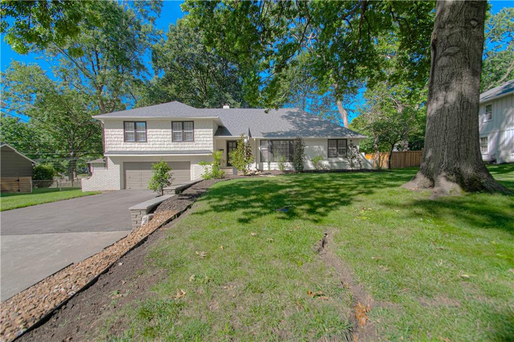 8020 Juniper St, Prairie Village, KS 66208