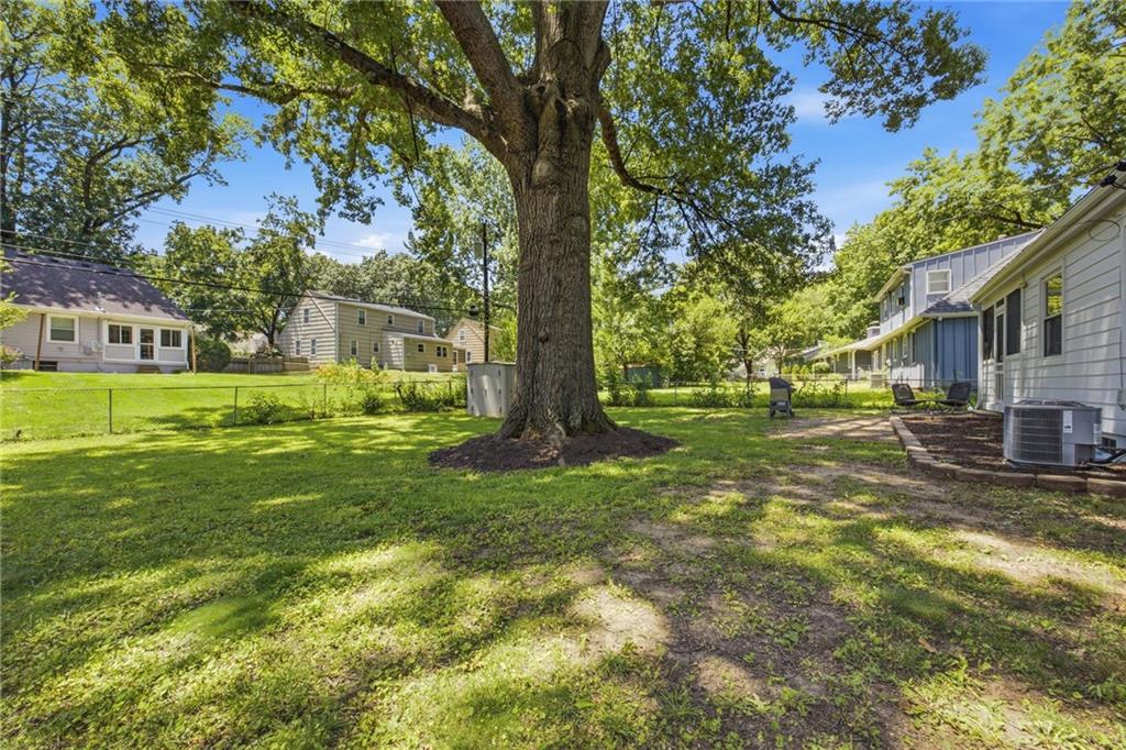 6101 W 76th St, Prairie Village, KS 66208