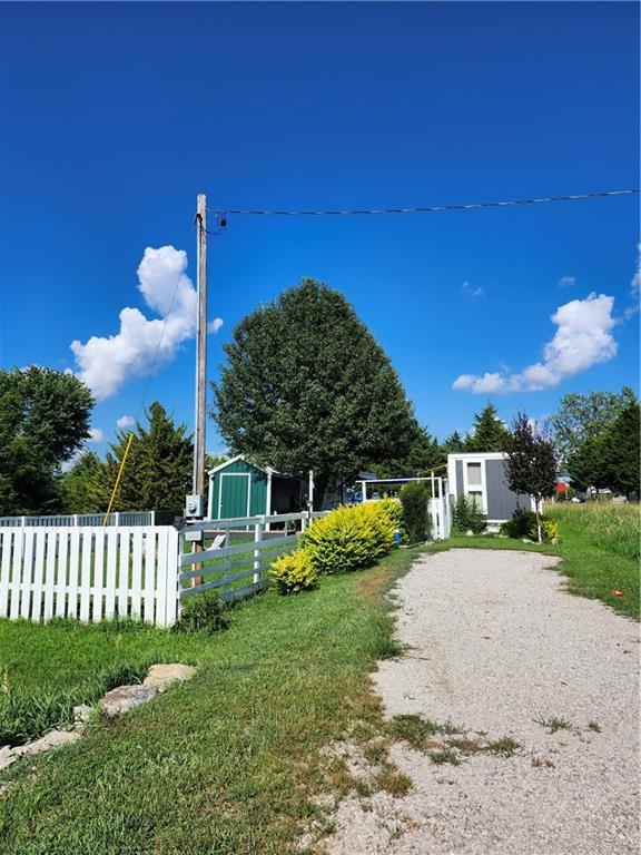 42 Timber Ln, Linn Valley, KS 66040