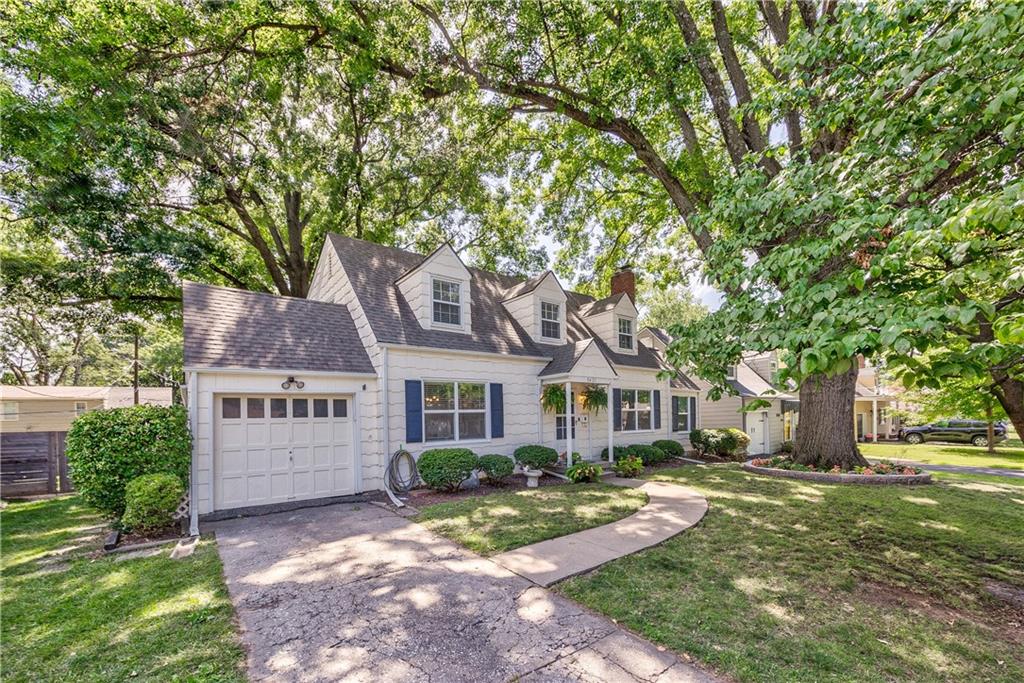 5421 Juniper St, Roeland Park, KS 66205