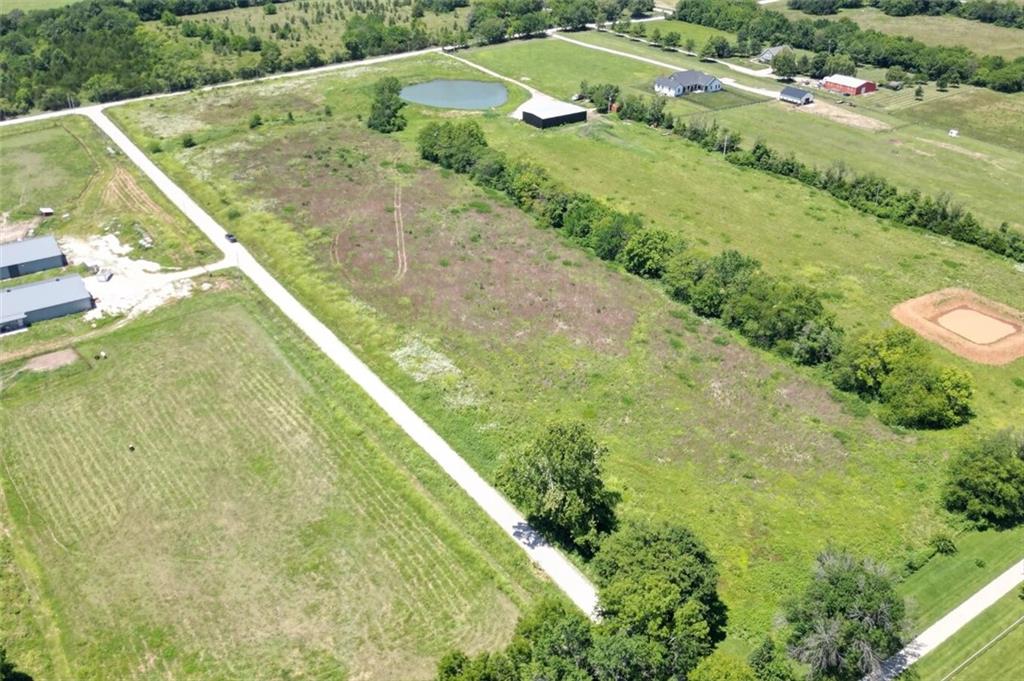 E 233rd St, Cleveland, MO 64734